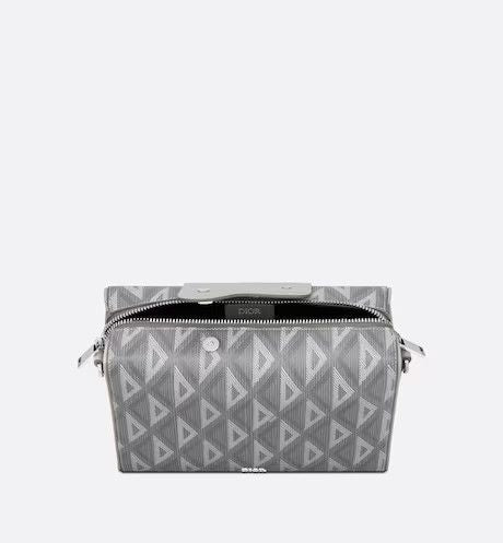 Dior
DIOR LINGOT POUCH
Size: ONE SIZE