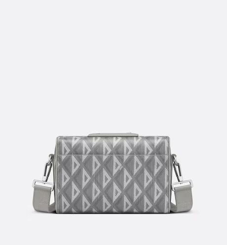 Dior
DIOR LINGOT POUCH
Size: ONE SIZE