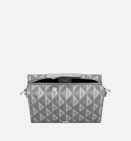 Dior
DIOR LINGOT POUCH
Size: ONE SIZE