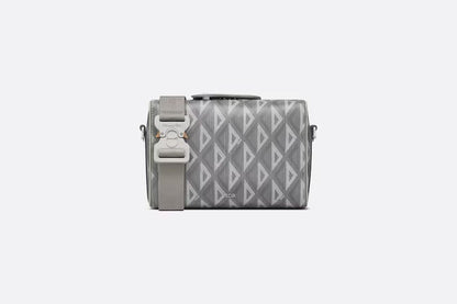 Dior
DIOR LINGOT POUCH
Size: ONE SIZE