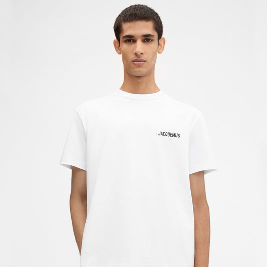 JACQUEMUS                                  The Dubai address t-shirt
Short sleeves t-shirt with printed address and logo.